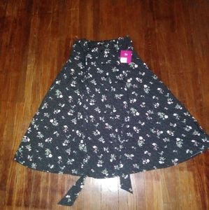 Knee length skirt - button front - SO brand